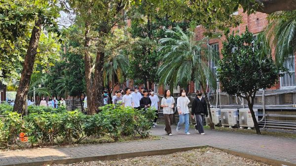 115學年度學測　中山大學負責高雄(二)考區 第三天數學B、社會缺考人數分別為203、169人1